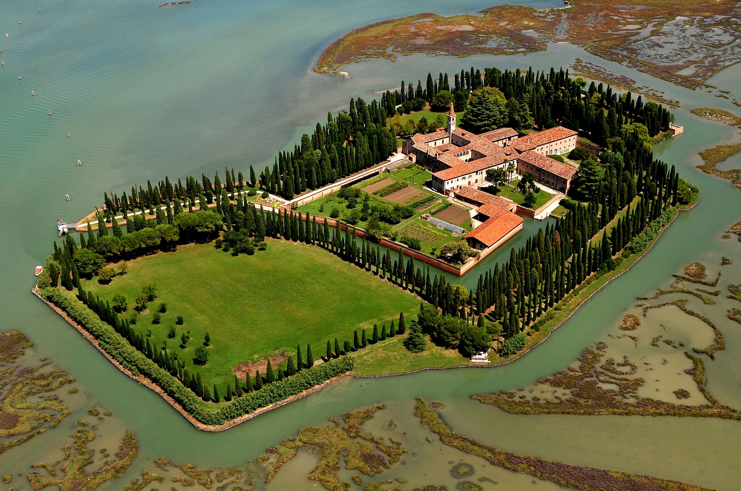 isola san francesco del deserto